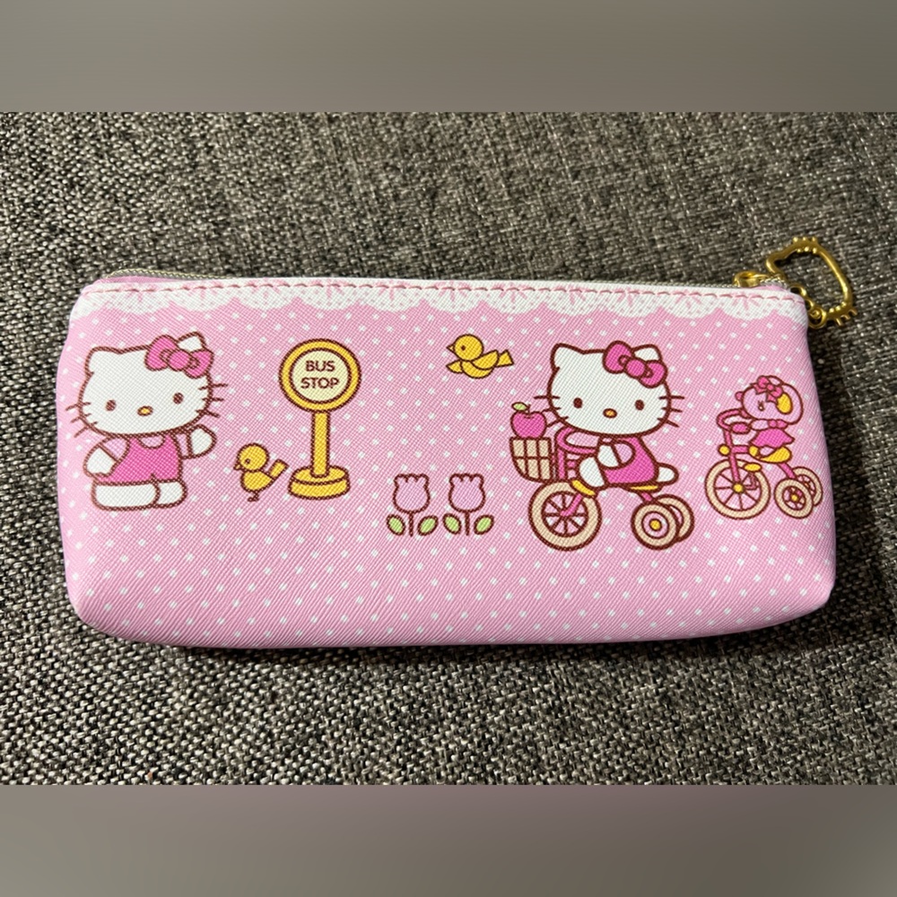 New without tags Hello Kitty zipper case
